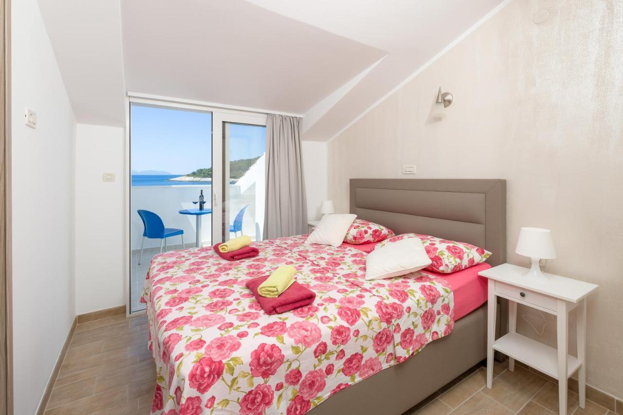 Luxury Bellavista Amazing Sea Holidays With Private Beach & Parking Мілна Екстер'єр фото