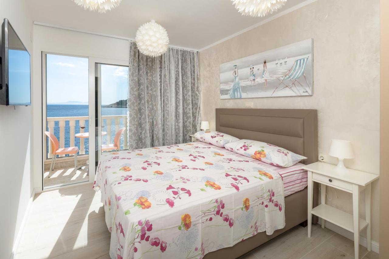Luxury Bellavista Amazing Sea Holidays With Private Beach & Parking Мілна Екстер'єр фото