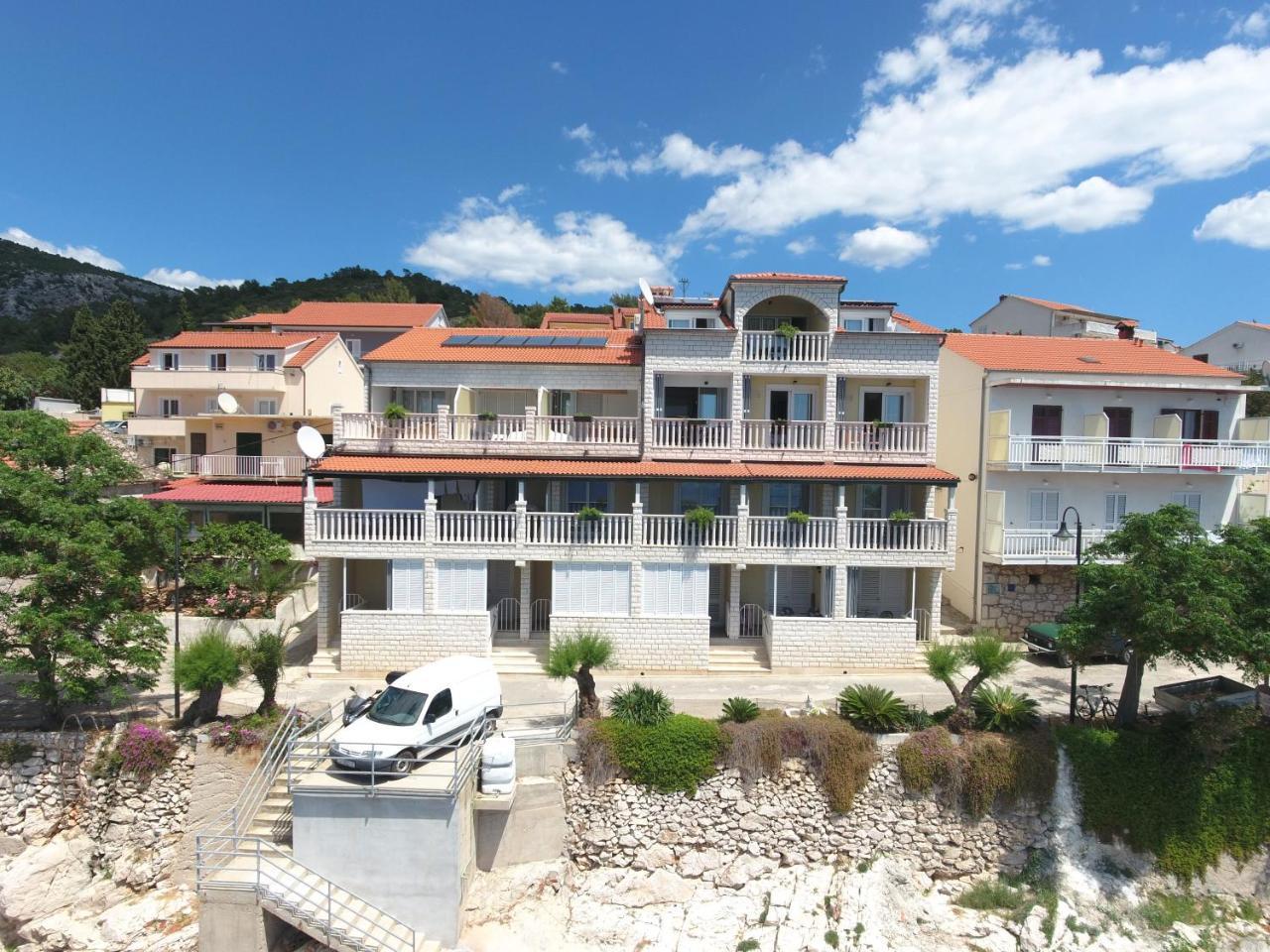 Luxury Bellavista Amazing Sea Holidays With Private Beach & Parking Мілна Екстер'єр фото