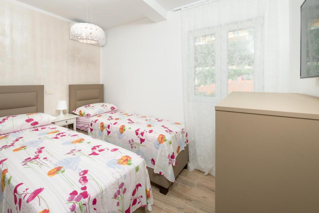 Luxury Bellavista Amazing Sea Holidays With Private Beach & Parking Мілна Екстер'єр фото