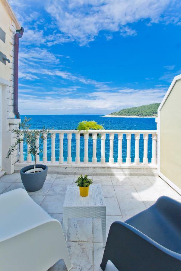 Luxury Bellavista Amazing Sea Holidays With Private Beach & Parking Мілна Екстер'єр фото