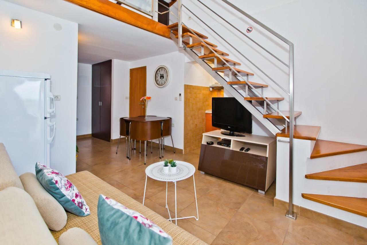 Luxury Bellavista Amazing Sea Holidays With Private Beach & Parking Мілна Екстер'єр фото