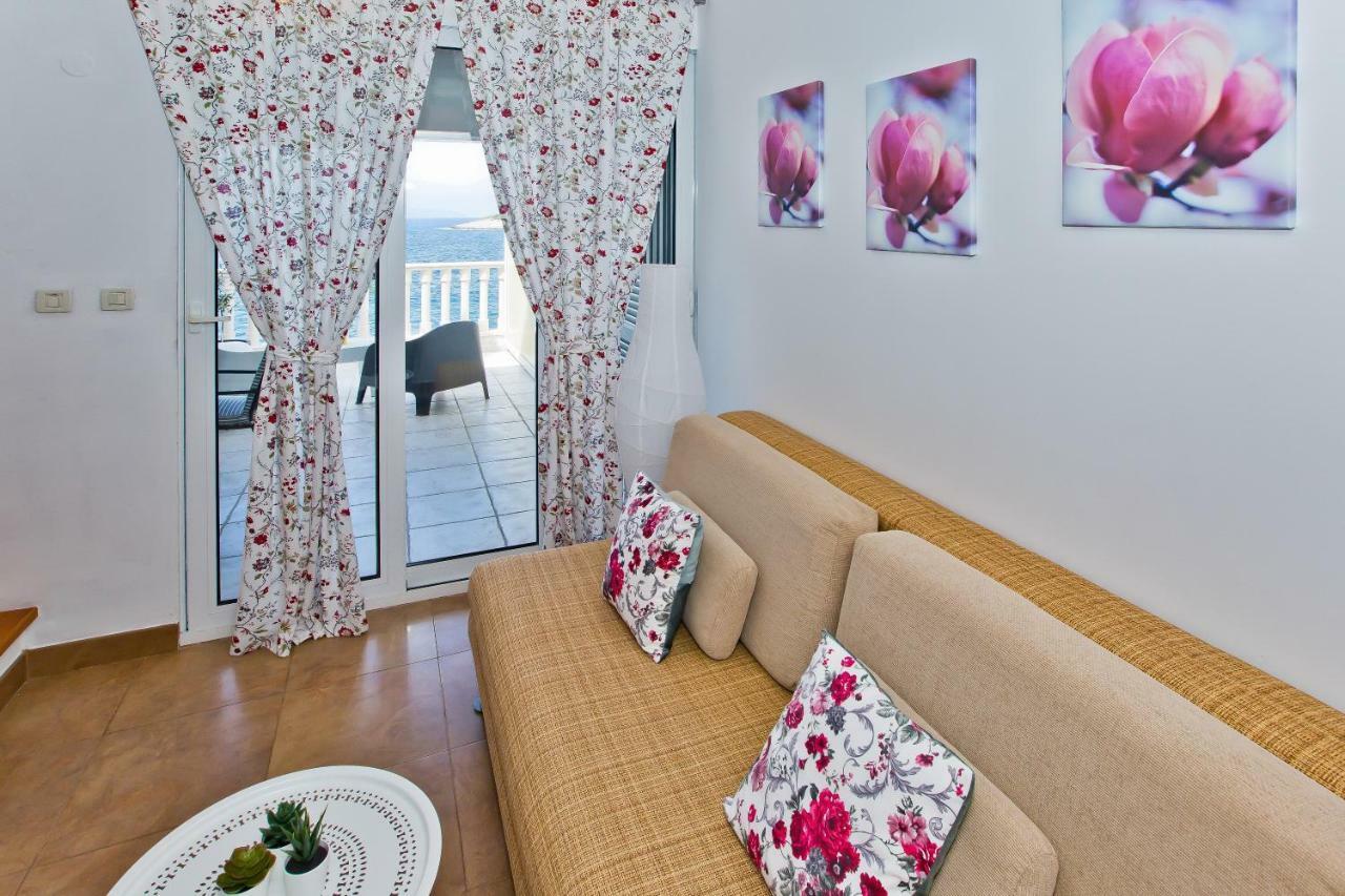 Luxury Bellavista Amazing Sea Holidays With Private Beach & Parking Мілна Екстер'єр фото